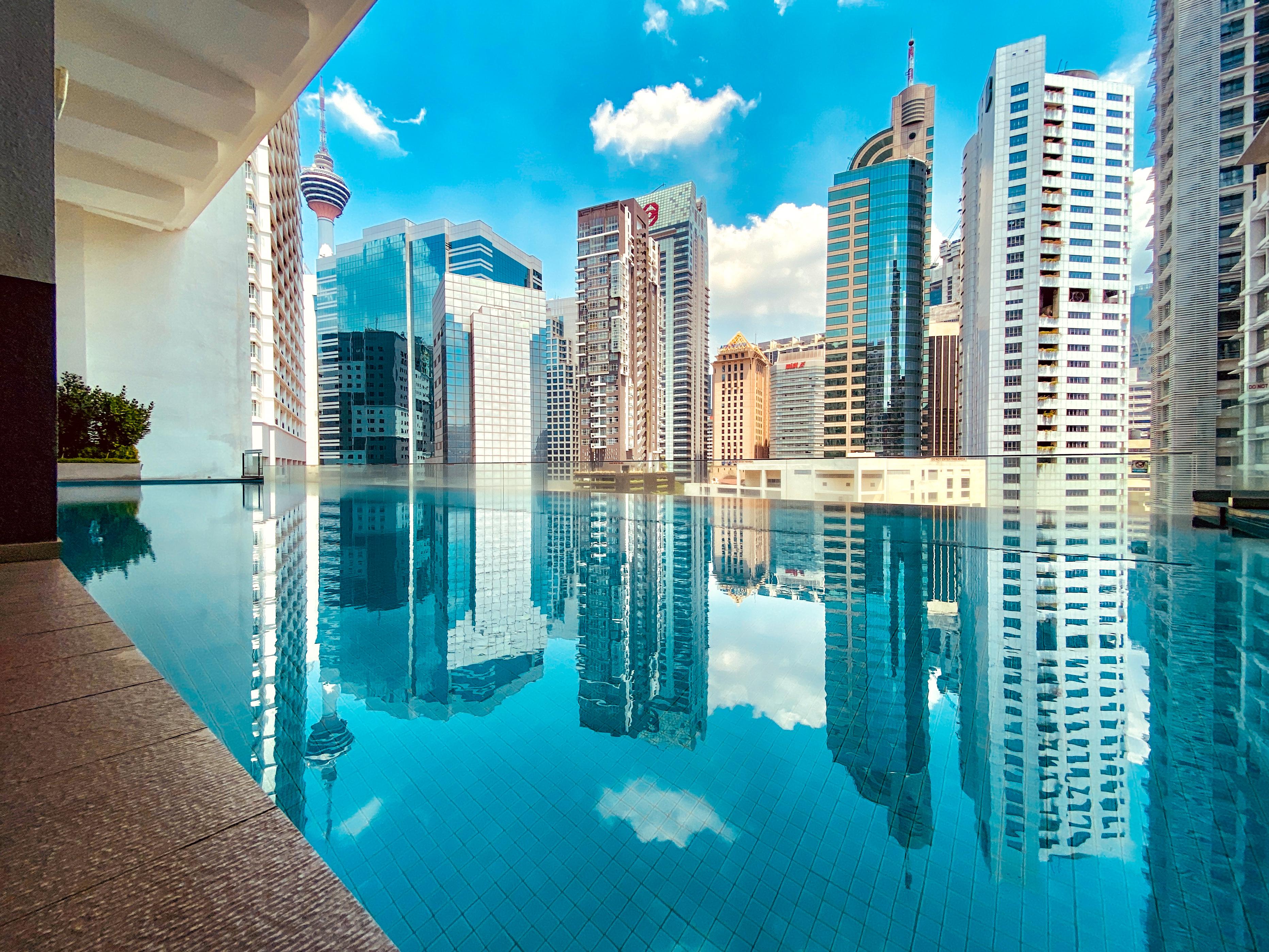 Hotel Ramada By Wyndham Centre 4*